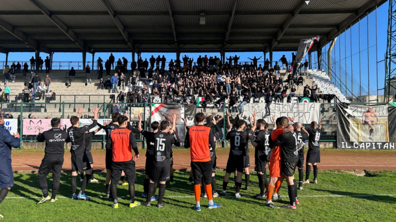 Calcio, la Valenzana rimane in testa del girone di Eccellenza. Il Città di Casale sempre alla rincorsa dei Grigi